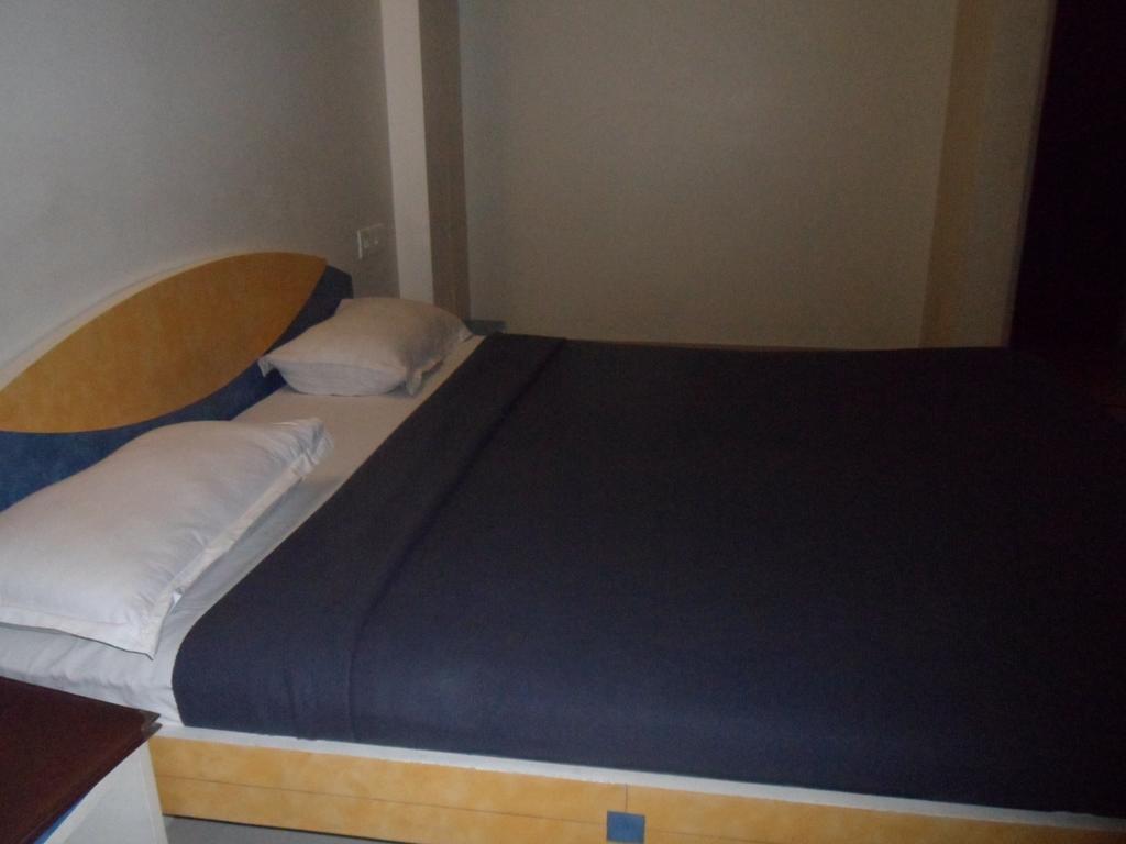 Hotel Dudawat Ahmedabad Habitación foto