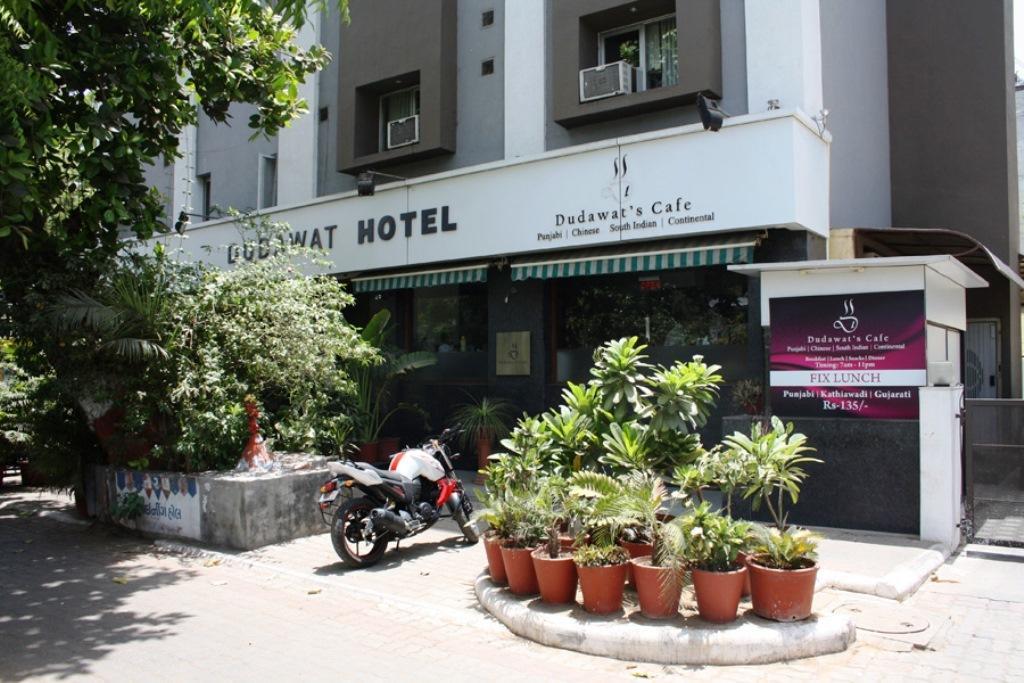 Hotel Dudawat Ahmedabad Exterior foto